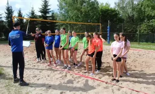 Zdjęcie do Igrzyska Młodzieży Szkolnej - finał strefy jeleniog&oacute;rskiej w plażowej piłce siatkowej dziewcząt