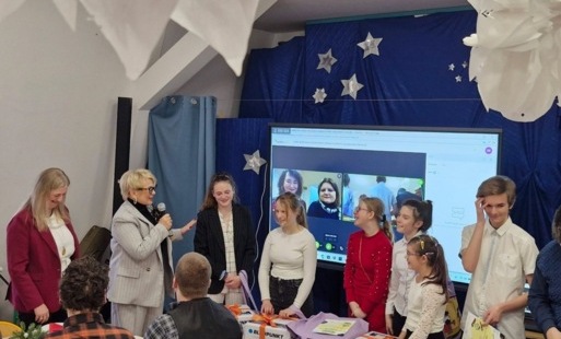 Zdjęcie do Nagroda dla zespołu "Zaczarowane Kamyczki"