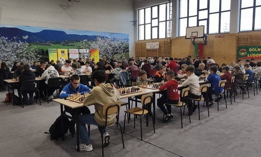 Zdjęcie do Szachiści z Powiatu Kamiennog&oacute;rskiego z sukcesami na mistrzostwach Dolnego Śląska LZS