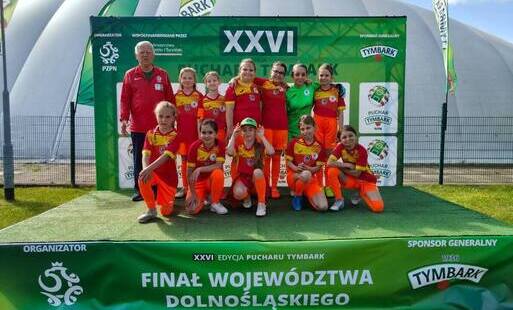 Zdjęcie do Wielki sukces młodych piłkarek z Miszkowic. Drużyna U10 z awansem do finału og&oacute;lnopolskiego!