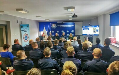 Zdjęcie do Odprawa roczna w Komendzie Powiatowej Policji w Kamiennej G&oacute;rze