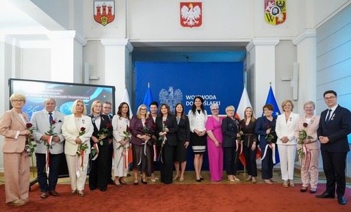 Zdjęcie do Starosta odznaczona Honorową Odznaką &bdquo;Za Zasługi dla Samorządu Terytorialnego&rdquo;