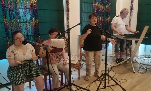 Zdjęcie do Potańc&oacute;wka na powitanie lata w DPS